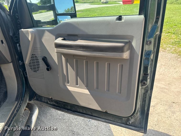 image for item FB5761 2009 Ford F450 Super Duty dump truck
