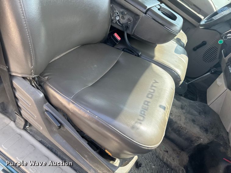 image for item FB5761 2009 Ford F450 Super Duty dump truck