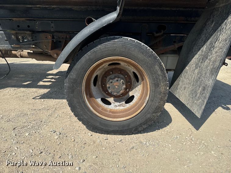 image for item FB5761 2009 Ford F450 Super Duty dump truck