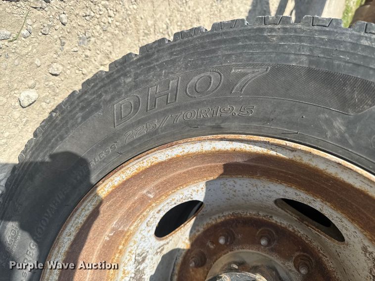 image for item FB5761 2009 Ford F450 Super Duty dump truck