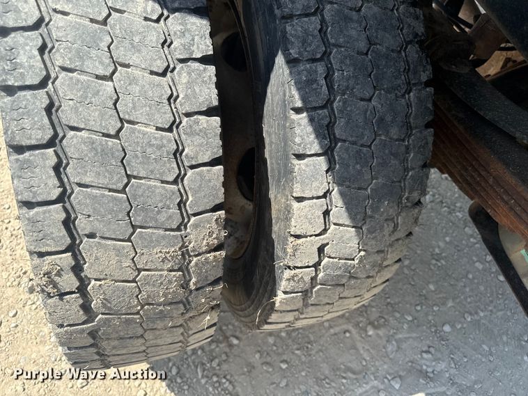 image for item FB5761 2009 Ford F450 Super Duty dump truck