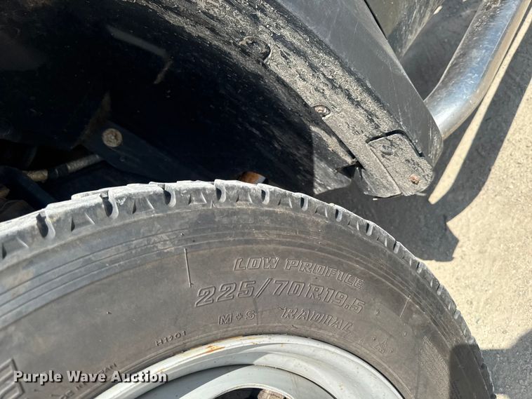 image for item FB5761 2009 Ford F450 Super Duty dump truck