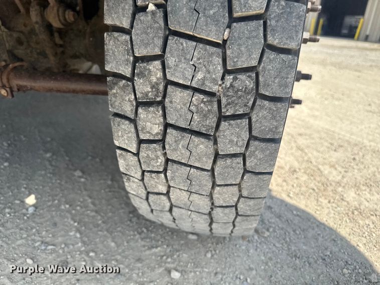image for item FB5761 2009 Ford F450 Super Duty dump truck