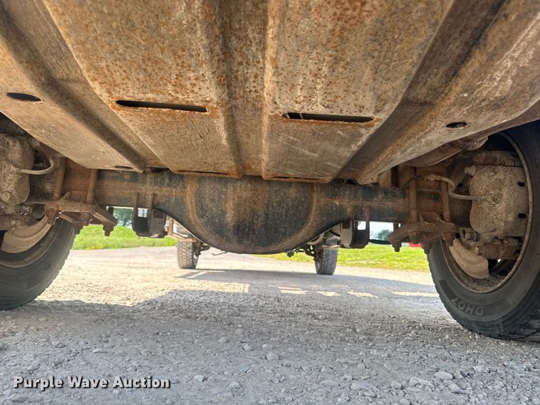 image for item FB5761 2009 Ford F450 Super Duty dump truck