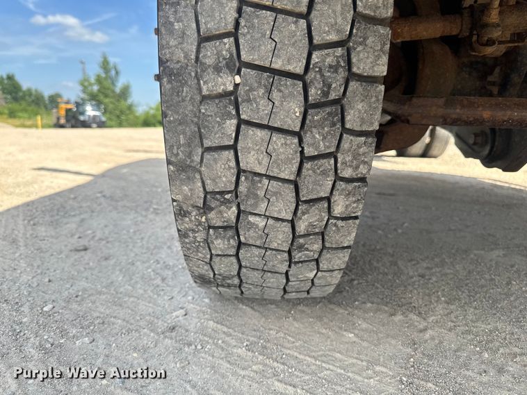image for item FB5761 2009 Ford F450 Super Duty dump truck