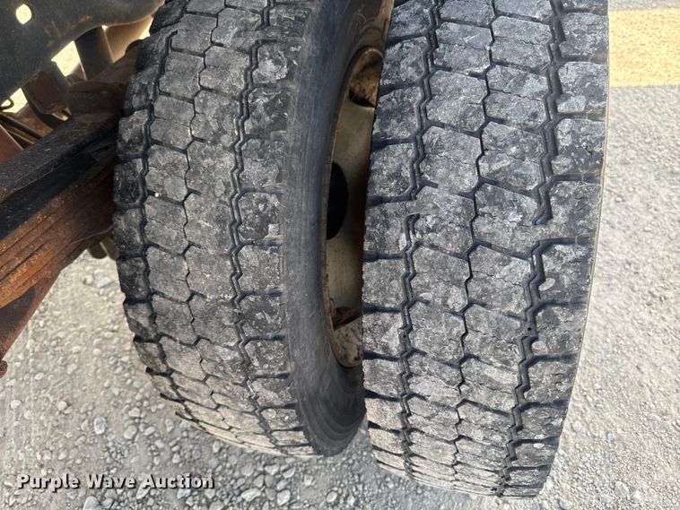 image for item FB5761 2009 Ford F450 Super Duty dump truck