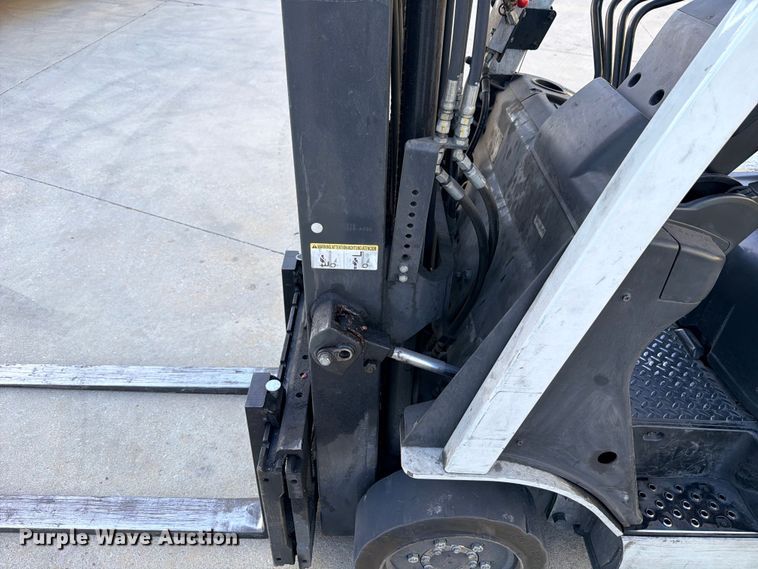 image for item FB8264 2018 UniCarriers CFS40 forklift