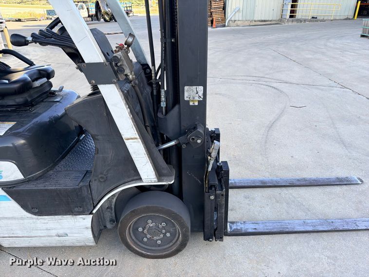 image for item FB8264 2018 UniCarriers CFS40 forklift