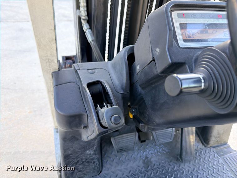 image for item FB8264 2018 UniCarriers CFS40 forklift