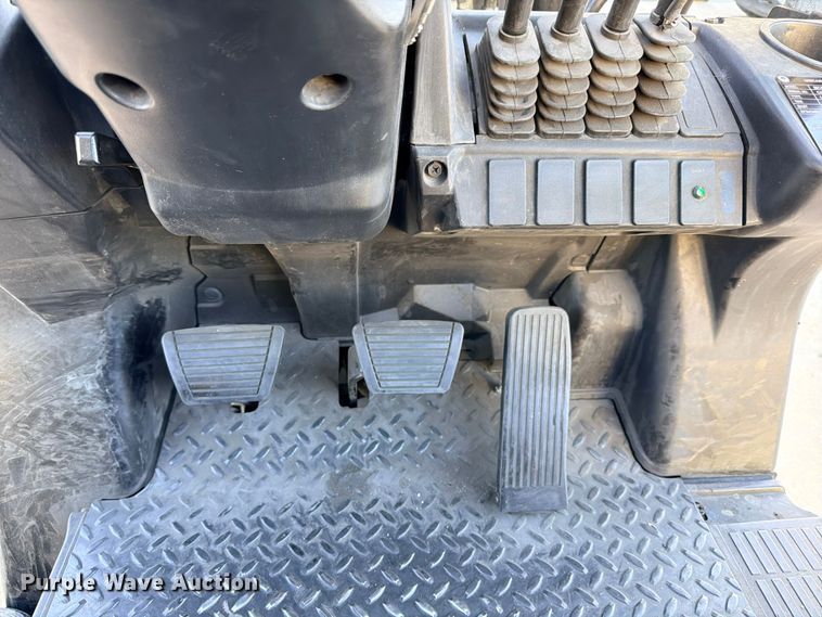image for item FB8264 2018 UniCarriers CFS40 forklift
