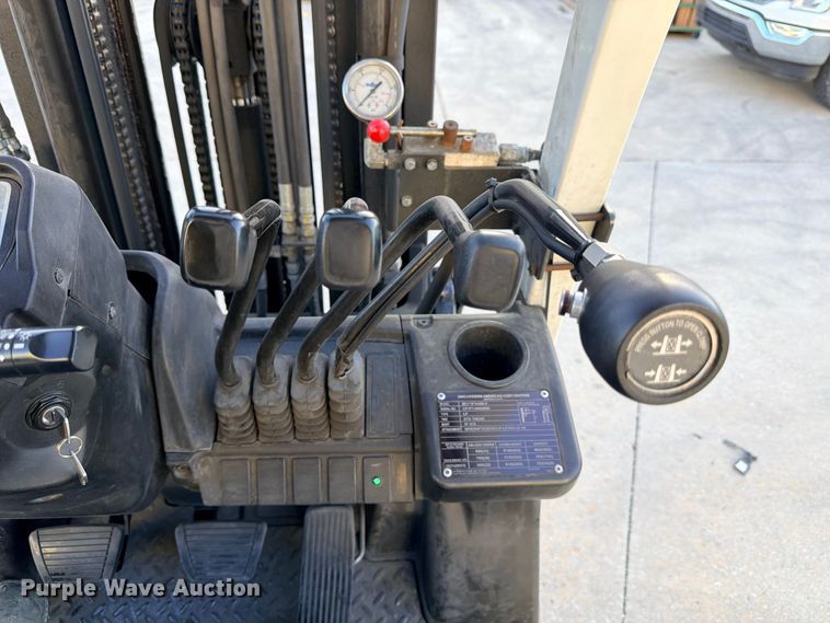 image for item FB8264 2018 UniCarriers CFS40 forklift