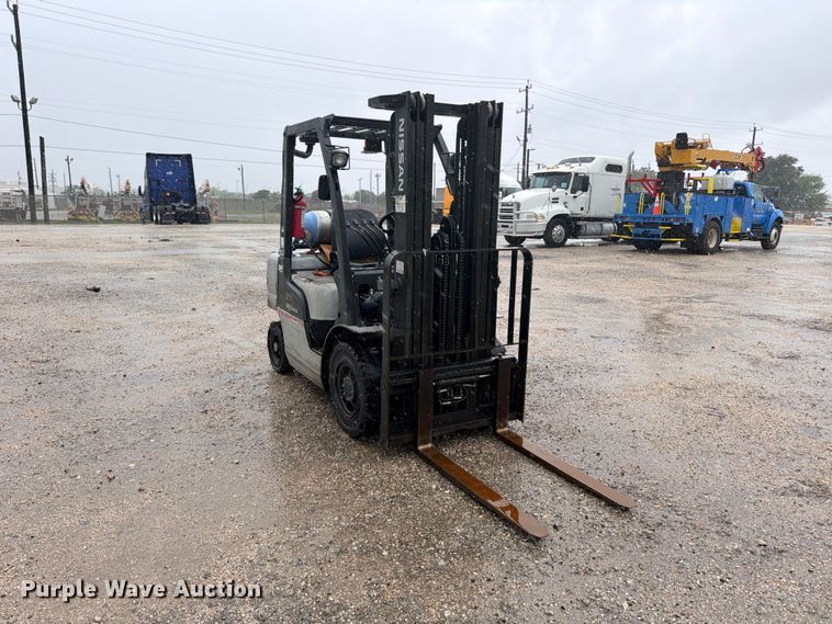 image for item FB8266 Nissan 50 forklift