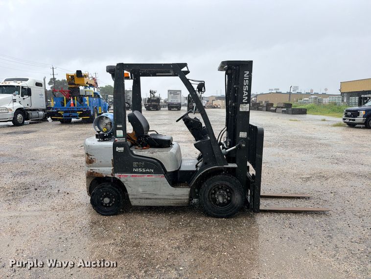 image for item FB8266 Nissan 50 forklift