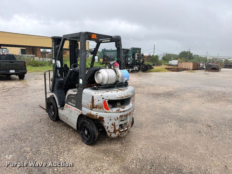image for item FB8266 Nissan 50 forklift