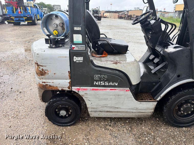 image for item FB8266 Nissan 50 forklift
