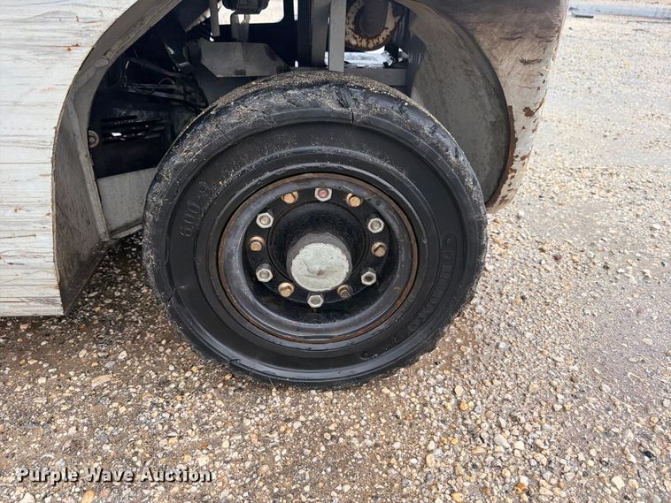 image for item FB8266 Nissan 50 forklift
