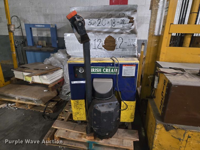 image for item FC0972 Komatsu pallet jack