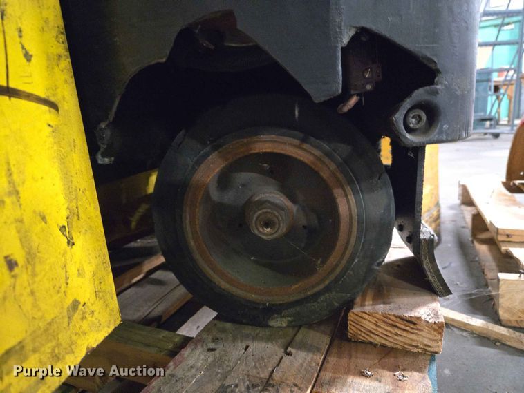 image for item FC0972 Komatsu pallet jack