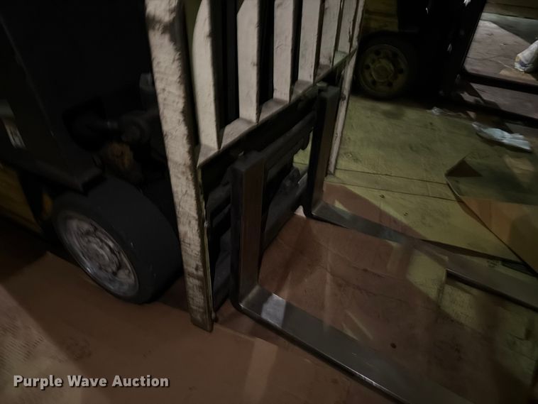 image for item FC0977 Yale GLC030AFNUAE08Z forklift