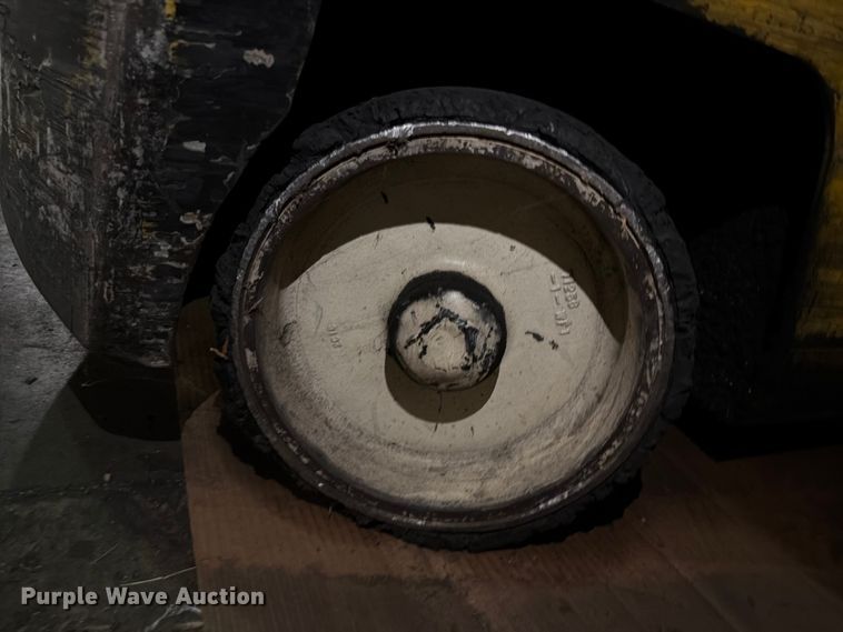 image for item FC0977 Yale GLC030AFNUAE08Z forklift