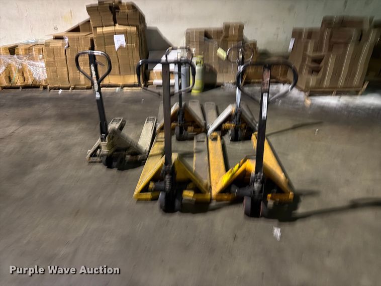 image for item FC0979 (5) pallet jacks