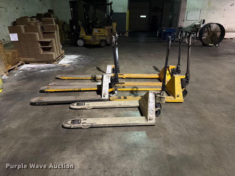image for item FC0979 (5) pallet jacks