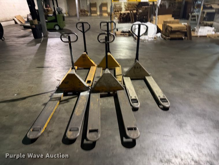 image for item FC0979 (5) pallet jacks