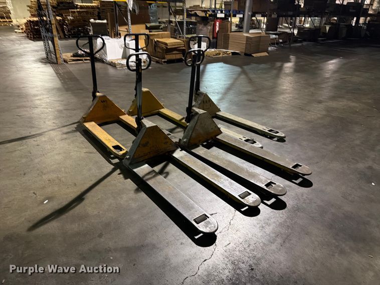 image for item FC0979 (5) pallet jacks