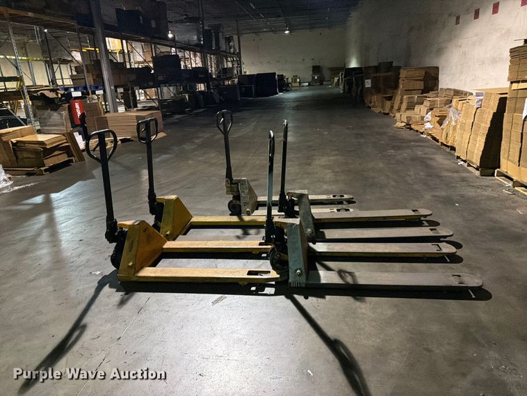 image for item FC0979 (5) pallet jacks