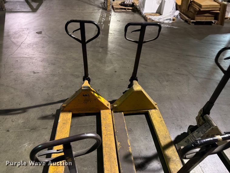 image for item FC0979 (5) pallet jacks