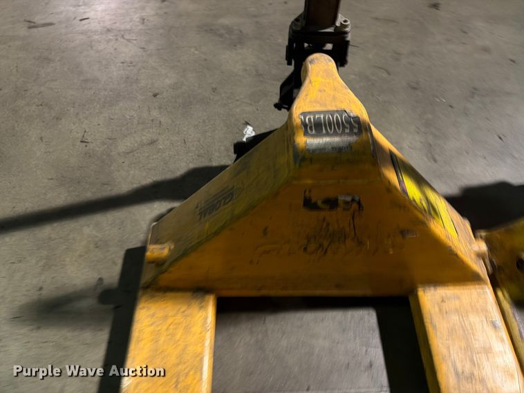 image for item FC0979 (5) pallet jacks