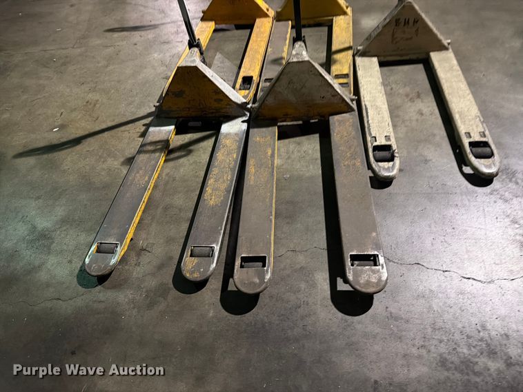 image for item FC0979 (5) pallet jacks