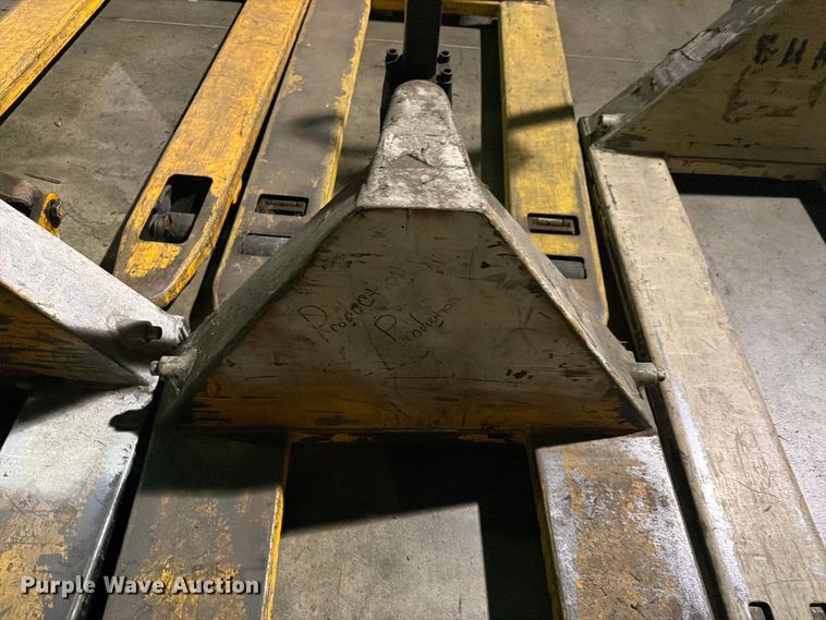 image for item FC0979 (5) pallet jacks