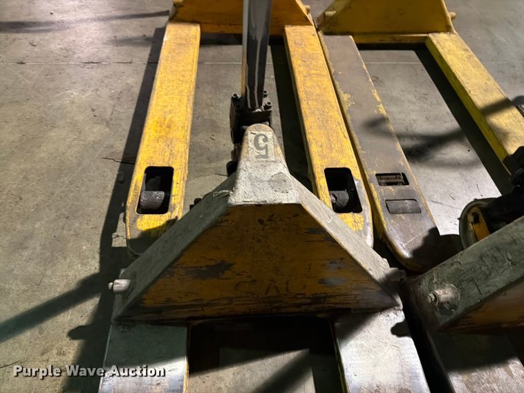 image for item FC0979 (5) pallet jacks