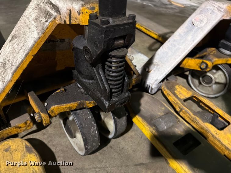 image for item FC0979 (5) pallet jacks