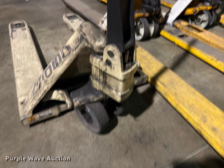 image for item FC0979 (5) pallet jacks