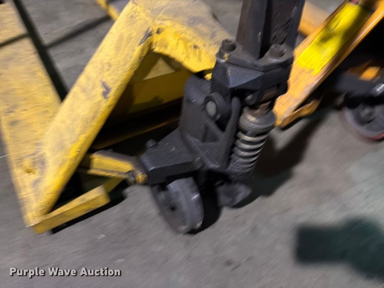 image for item FC0979 (5) pallet jacks