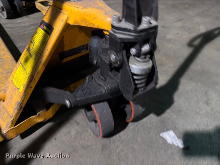 image for item FC0979 (5) pallet jacks