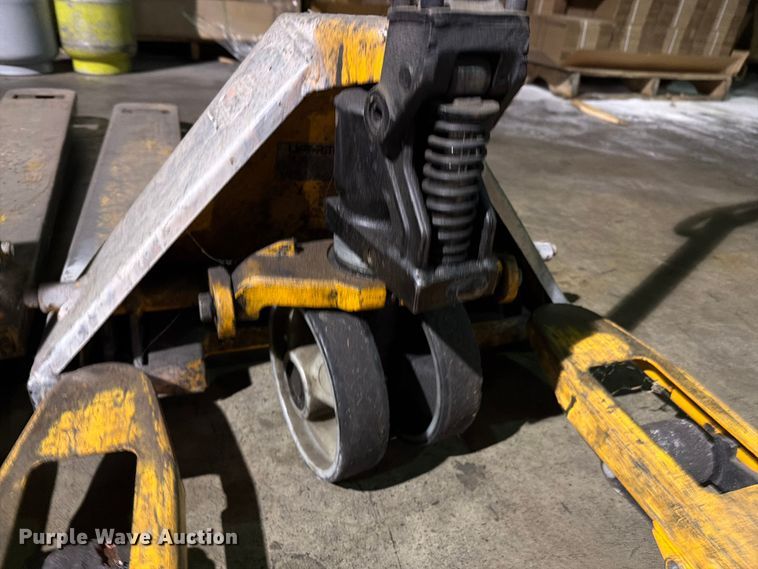 image for item FC0979 (5) pallet jacks