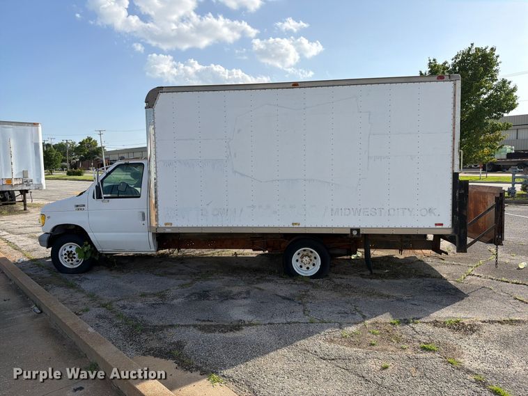 image for item FC0981 1997 Ford E350 box truck