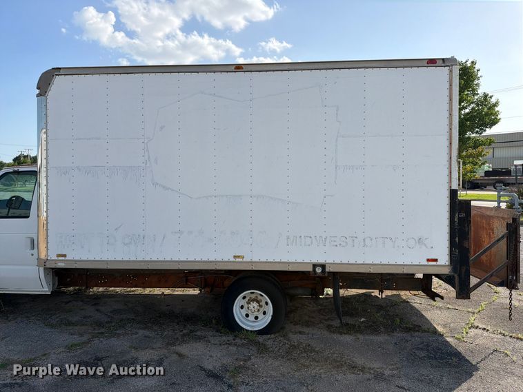 image for item FC0981 1997 Ford E350 box truck