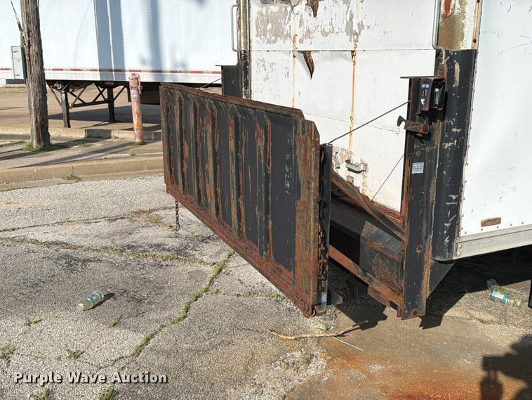 image for item FC0981 1997 Ford E350 box truck