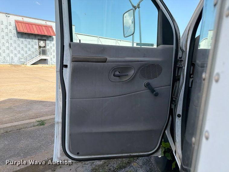 image for item FC0981 1997 Ford E350 box truck