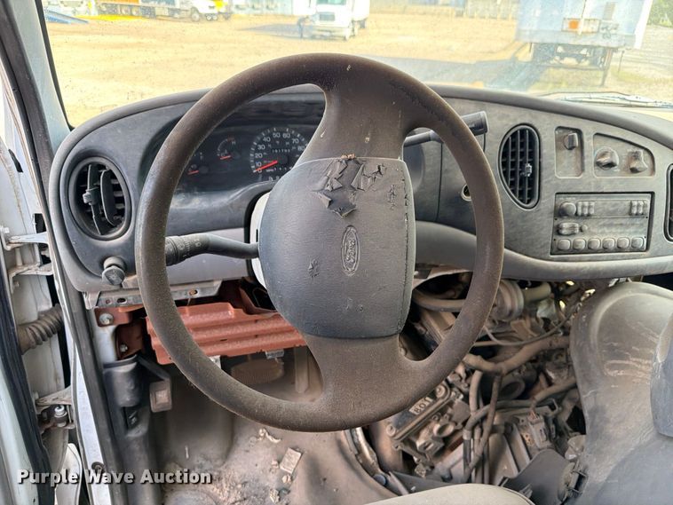 image for item FC0981 1997 Ford E350 box truck