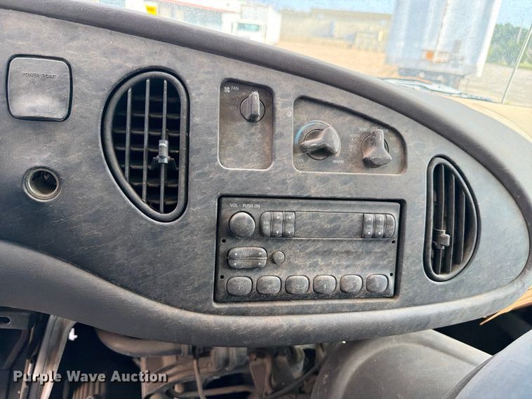 image for item FC0981 1997 Ford E350 box truck