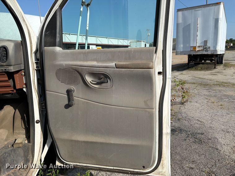 image for item FC0981 1997 Ford E350 box truck
