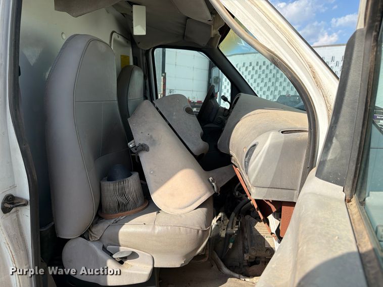 image for item FC0981 1997 Ford E350 box truck