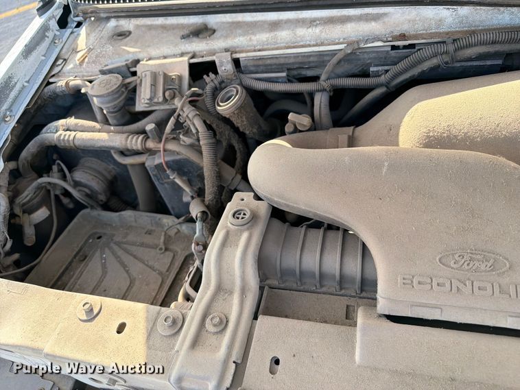 image for item FC0981 1997 Ford E350 box truck