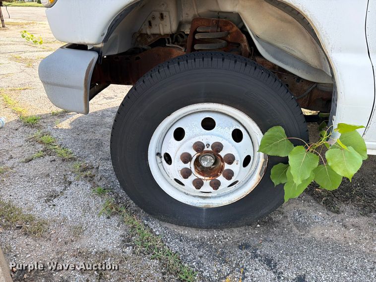 image for item FC0981 1997 Ford E350 box truck