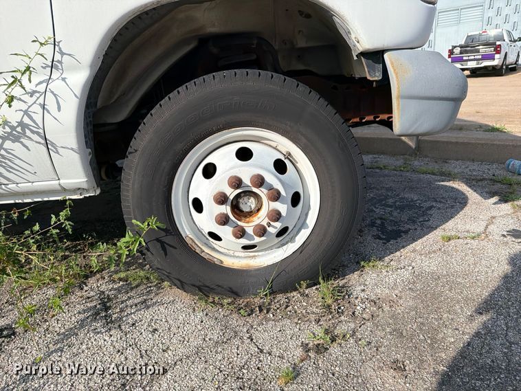 image for item FC0981 1997 Ford E350 box truck